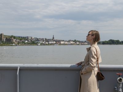 BildNr. 15. Marie und Touristen auf der Rheinfähre (Katharina Marie Schubert)
